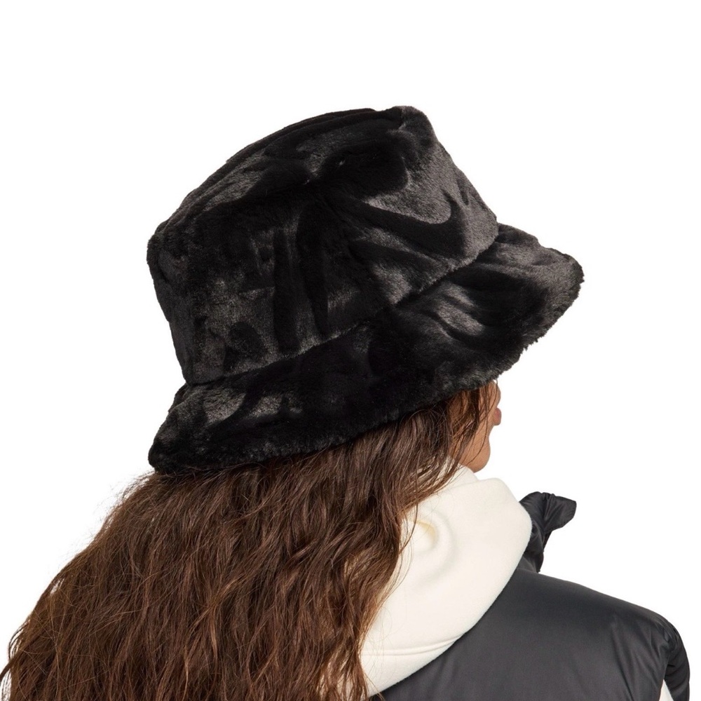 Nike Apex Faux Fur Bucket Hat